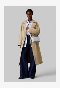 Επιλέχθηκε, mirage gray