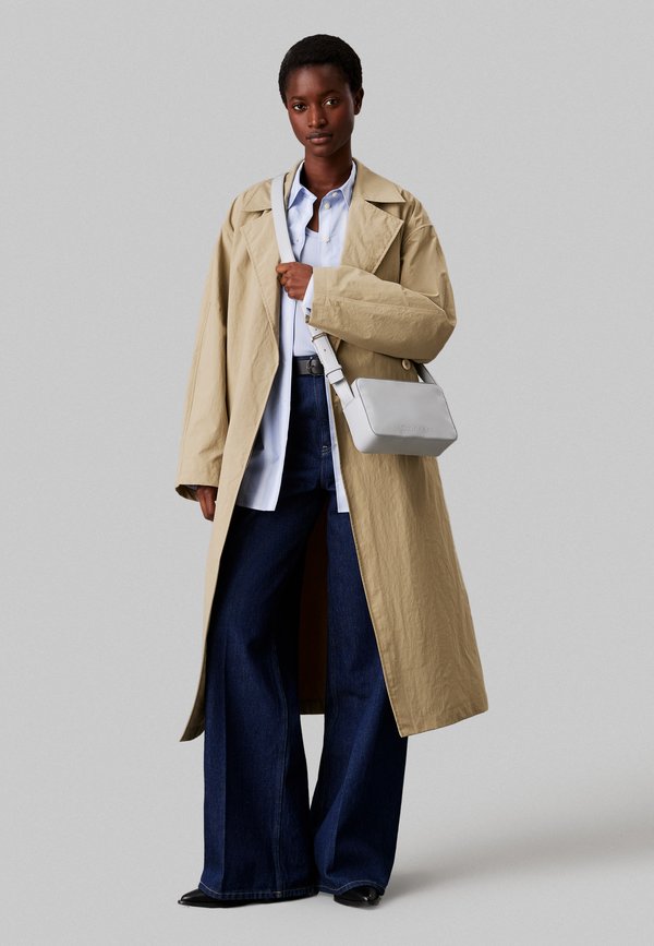 LOGO CAMERA BAG - Cross body bag - mirage gray3