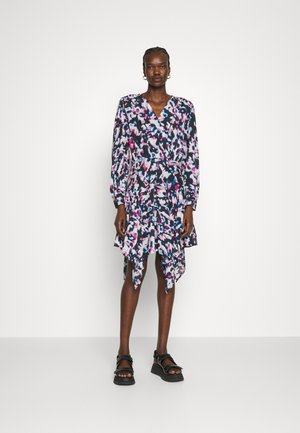 2nd Day Φόρεμα ημέρας - virtual sense pink