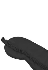 Mascherina nera per il sonno con bordo arricciato, in tessuto morbido, forma sagomata per il comfort e texture liscia. Progettata per bloccare la luce in modo efficace.