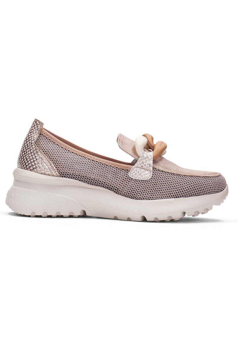 Slip-on sko med en texturerad metallisk roséguld nätövre, beige accenter och en ljus gummisula, med en dekorativ knut ovanpå.