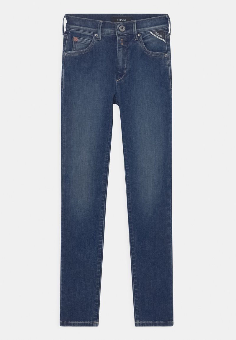 Jeans de ganga azul-escuro com corte reto, design de cinco bolsos e desbotamento subtil. Apresenta um fecho de botão e um patch com o logotipo na cintura.