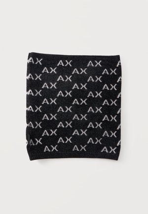 Čierny pletený nákrčník s opakujúcim sa bielym vzorom loga "AX" po celej ploche.