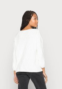 TOM TAILOR ARAN - Strikkegenser - whisper white