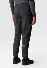 The North Face MA WIND - Teplákové kalhoty - asphalt grey