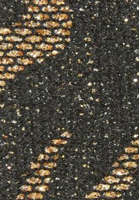 Tessuto texturizzato nero e oro caratterizzato da un motivo scintillante, con accenti luccicanti che creano una superficie vivace e accattivante.