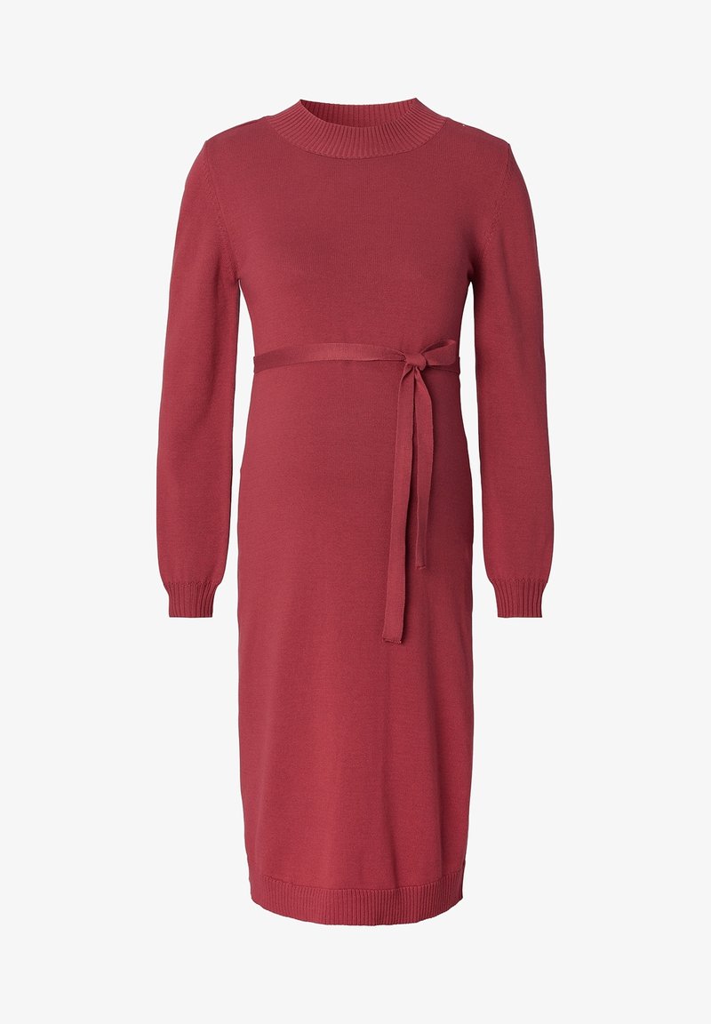 Robe tricotée couleur rose poudré, manches longues, longueur au genou, avec col, poignets, ourlet côtelés et ceinture à nouer à la taille.