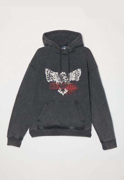 Czarny, oversize'owy hoodie z graficznym nadrukiem przedstawiającym orła oraz napisem "THE KINGS". Zawiera przednią kieszeń oraz kaptur ze sznurkiem.