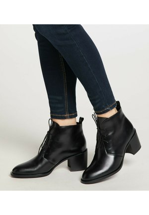 SCHUHE - Fűzős bokacsizmák - schwarz