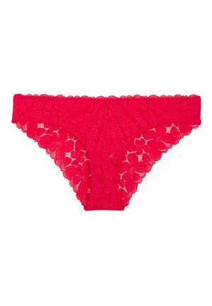 Sous-vêtement féminin style bikini en dentelle rouge avec motifs floraux et bords festonnés sur fond blanc.