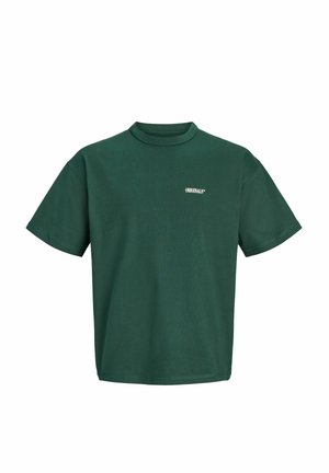 T-shirt vert foncé à manches courtes et col rond avec petit texte blanc "ORIGINALS" imprimé sur le côté gauche de la poitrine.