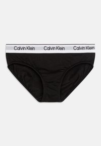 Čierne bavlnené slipy s jemnou textúrou, so bielym pásom s nápisom "Calvin Klein" tlačeným čiernou farbou. Klasický, nízky strih.