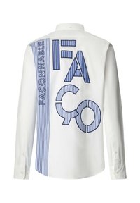 Wit shirt met lange mouwen, met verticale blauwe strepen op de linker achterkant en grote blauwe omlijnde letters die "FACONNABLE" langs de achterkant spellen.