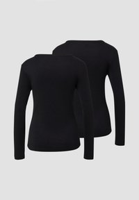 Zwarte, nauwsluitende shirt met lange mouwen en een bootnek, gemaakt van gladde, rekbare stof. Twee shirts weergegeven, achterkant zichtbaar, minimalistische ontwerpelementen.