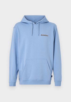 Hellblauer Kapuzenpullover mit Kängurutasche vorne, Kapuze mit Kordelzug, gerippten Bündchen und kleinem "Dickies"-Logo auf der linken Brust.
