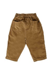 Bruine corduroy peuter broek met elastische tailleband en twee achterzakken, plat gelegd op een witte achtergrond.