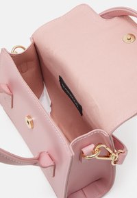 Even&Odd Rankinė - light pink