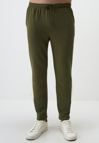Non sélectionné, khaki