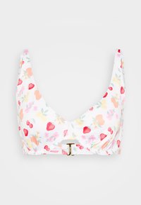 Weißer Bikini-Oberteil mit gerippter Textur und einem mehrfarbigen Obst- und Blumenmuster; Front-Twist-Design mit einer goldenen Schnallenakzent.