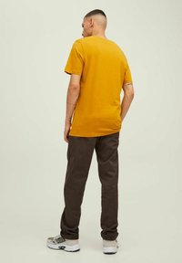 Jack & Jones JJE TEE  O-NECK  - T-shirts basic - harvest gold