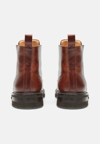 Henry Stevens Stivaletti stringati - brun