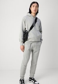 Nike Sportswear SPORTSWEAR CLUB FLEECE Pantalones deportivos