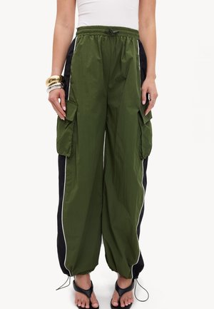 LOAVIES, LIVING OUT LOUD - Pantalon cargo - khaki solid