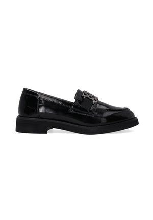 Schwarze Lackleder-Slipper mit flacher Sohle, die dekorative Beschläge im oberen Bereich und ein elegantes, abgerundetes Design der Zehenpartie aufweisen.