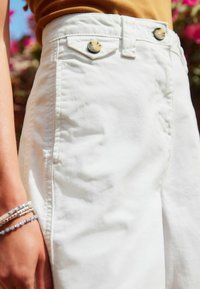 Next REGULAR FIT - Shorts - white