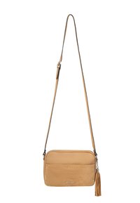 Borsa a tracolla marrone che presenta una combinazione di pelle liscia e testurizzata, una tasca con zip e un accento decorativo a nappina.