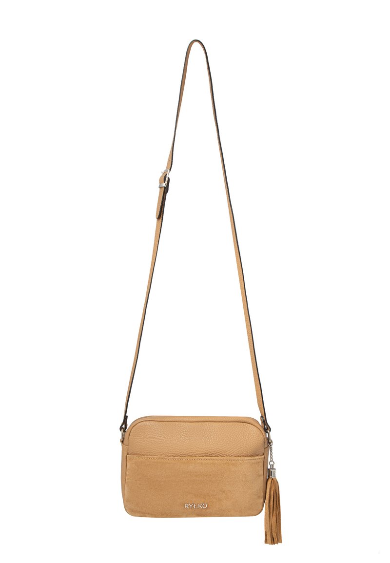 Borsa a tracolla marrone che presenta una combinazione di pelle liscia e testurizzata, una tasca con zip e un accento decorativo a nappina.