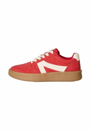 Røde ruskinds sneakers med hvide detaljer og snørebånd. Tyk gummisål med tekstureret overflade. Klassisk sporty design med kontrasterende farvedetaljer.