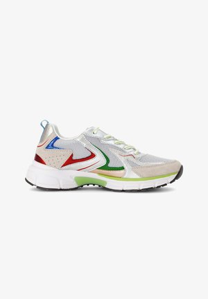 Chaussure de sport en mesh blanc avec des accents rouges, verts, bleus et beiges, semelle blanche avec détail vert, et lacets de couleur claire.