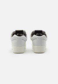 rag & bone Chaussures de skate - white