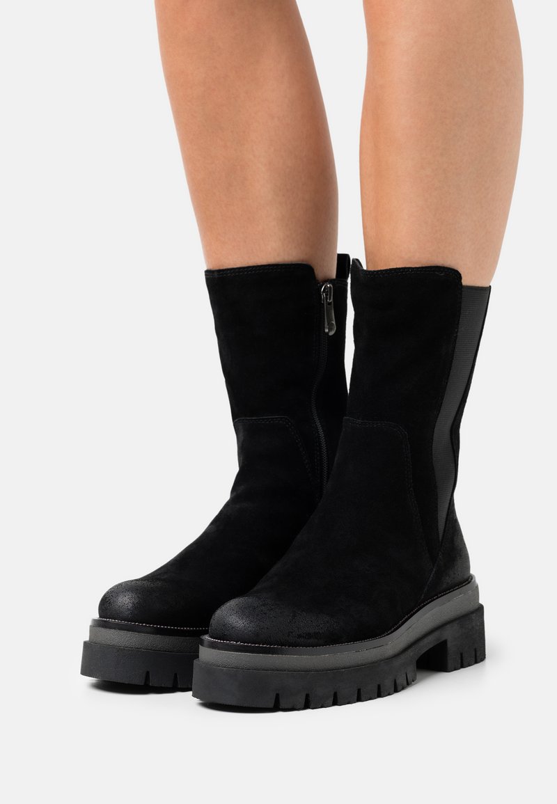Marco Tozzi Platform boots - black antic