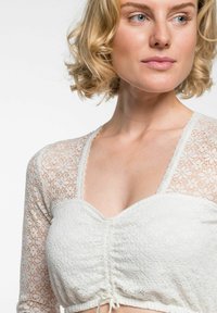 Biele čipkované crop top s dlhými čipkovanými rukávmi, s na gathered prednou časťou a viazaním. Textúrovaný kvetinový vzor na celom materiáli.