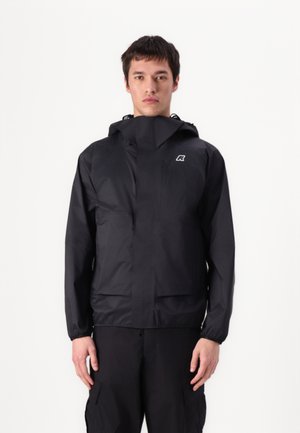 Veste imperméable noire avec un col haut, une capuche ajustable et une poche zippée à l'avant. Comprend des poignets élastiques et un logo minimaliste sur la poitrine.