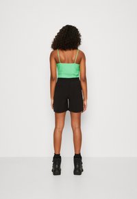 YAS YASHELEN - Shorts - black