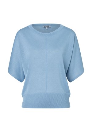 Pull en maille bleu clair à manches courtes avec encolure ronde et ourlet côtelé, avec un détail de couture centrale à l'avant.