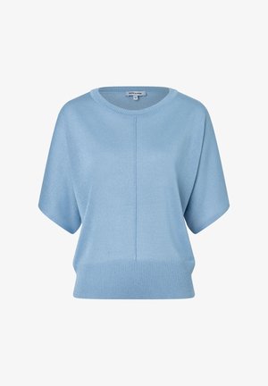 Hellblauer kurzärmeliger Strickpullover mit rundem Ausschnitt und geripptem Saum, mit zentraler Naht vorne.
