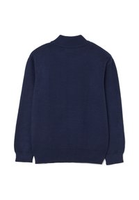 Suéter de punto azul marino con un cuello alto, puños y dobladillo acanalados. Presenta una textura suave y un diseño clásico y sencillo.