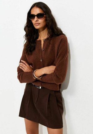 New Look, DARK  KNITTED MEET THE JEAN RAGLAN CARDIGAN - Chaqueta de punto - dark brown