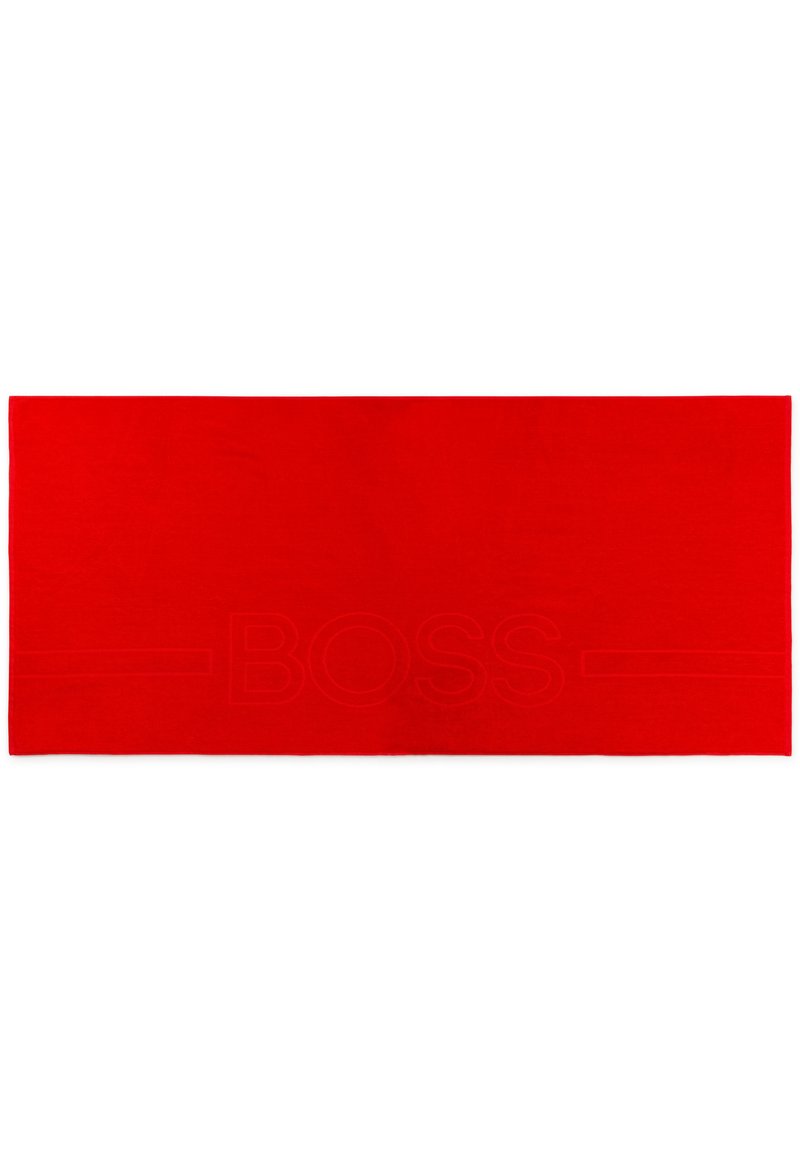 Rode handdoek met het reliëf van het merknamen "BOSS" in een subtiel ontwerp. Zachte textuur, rechthoekige vorm en een effen kleurafwerking.