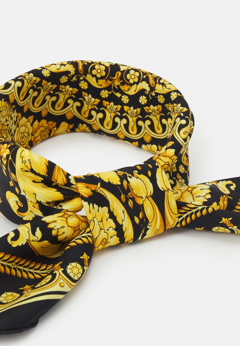 fular versace