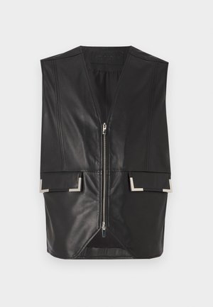 Schwarze Lederweste mit V-Ausschnitt, Frontreißverschluss und zwei quadratisch akzentuierten Taschen. Glatte Textur und strukturierte Form.