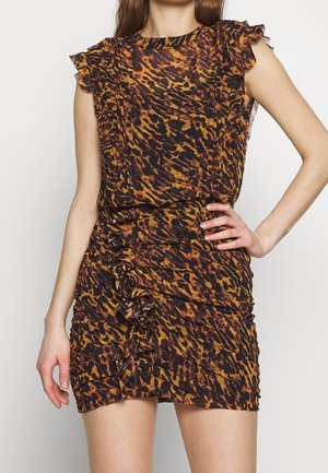 Hihaton vartalonmyötäinen minimekko, jossa on oranssin, ruskean ja mustan eläinkuosi, röyhelöhihat ja pystysuora röyhelöyksityiskohta hameen etuosassa.