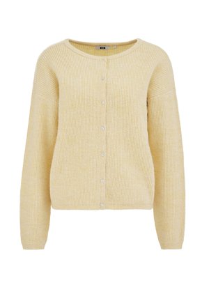 Cardigan en maille côtelée jaune avec manches longues, encolure ronde et fermeture à boutons sur le devant. Texture douce et coupe décontractée.