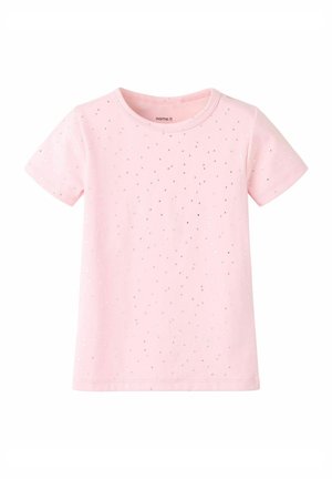T-shirt rose clair à manches courtes avec de petits points argentés répartis uniformément sur le tissu et un col rond.