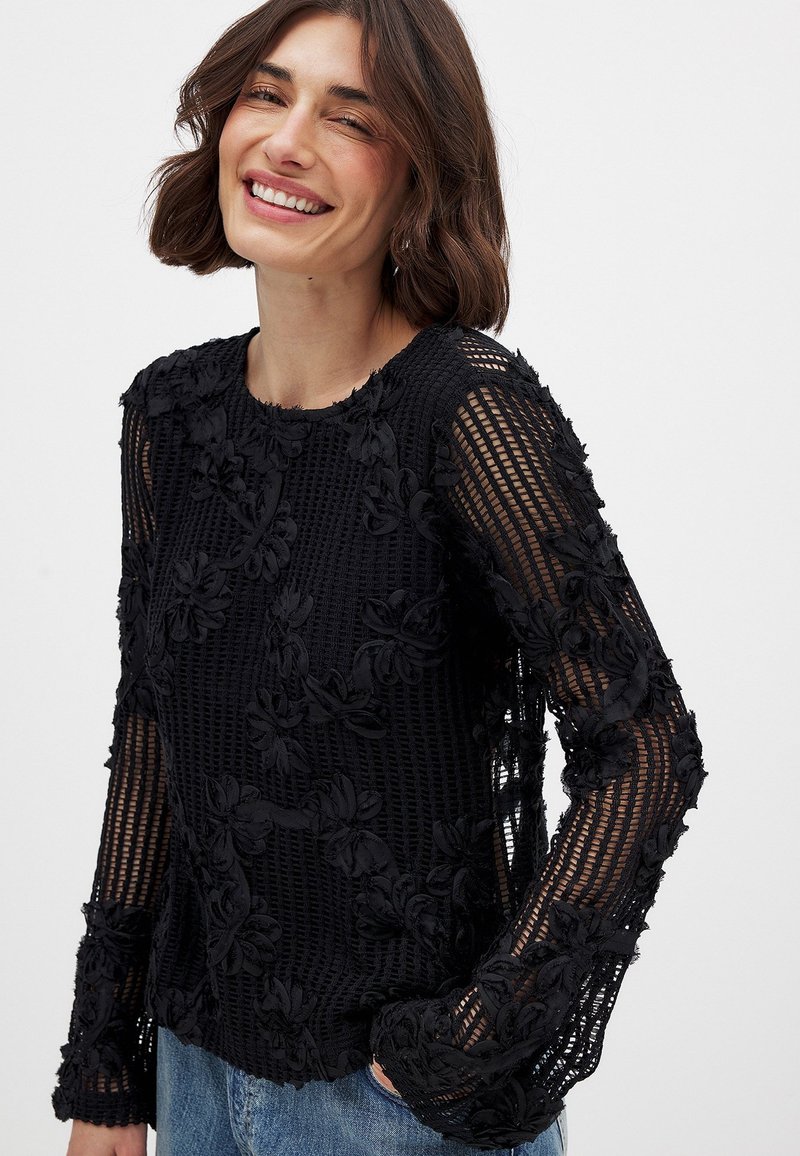 Schwarzes Langarmshirt mit floraler Stickerei, aus strukturiertem Stoff. Mit Rundhalsausschnitt und filigranem Muster an den Ärmeln.