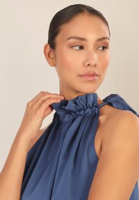 Apart - Top